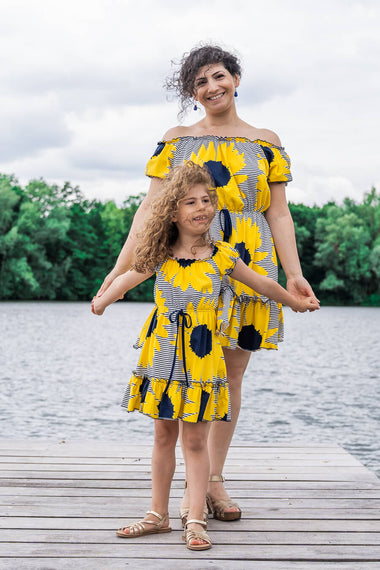 Moeder dochter jurken - matching kleding - twinning jurken - zomerjurk - mother daughter dresses by Just Like Mommy'z - sunflower - off shoulder twinning set